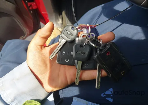 2016 Chevrolet Silverado 1500 1Lt из США, поврежденный, VIN 3GCUKREC7GG109371